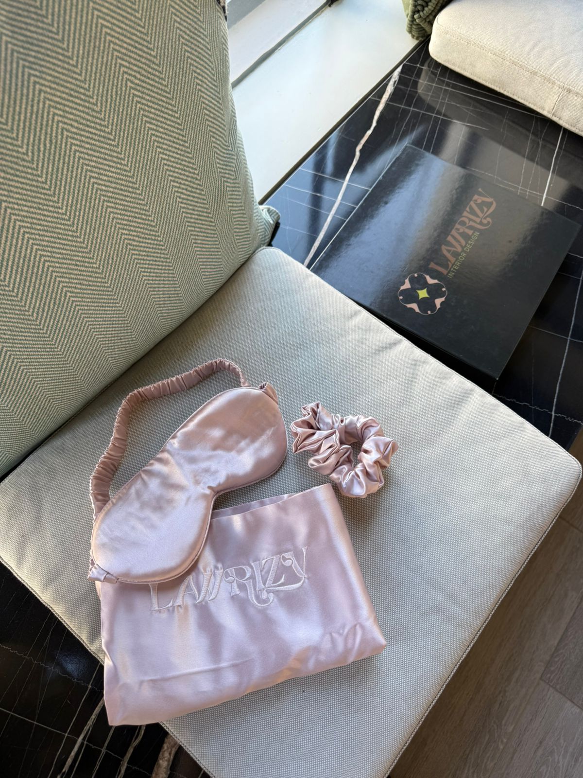 Coffret Cadeau en Soie de Mûrier 22 Mommes – Édition Limitée Lawrizy
